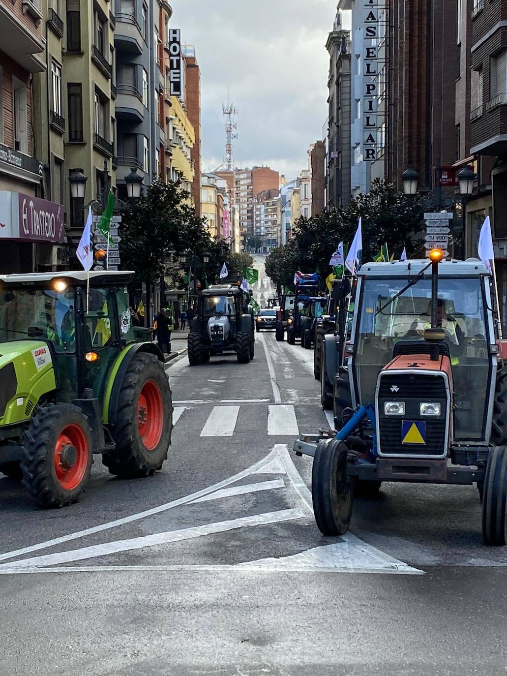 Fotos: Los agricultores bercianos salen a la calle en defensa de un «campo valiente»