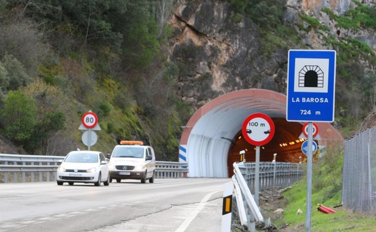 Imagen de laC carretera Nacional VI que comunica actualmente Ponferrada y Orense.