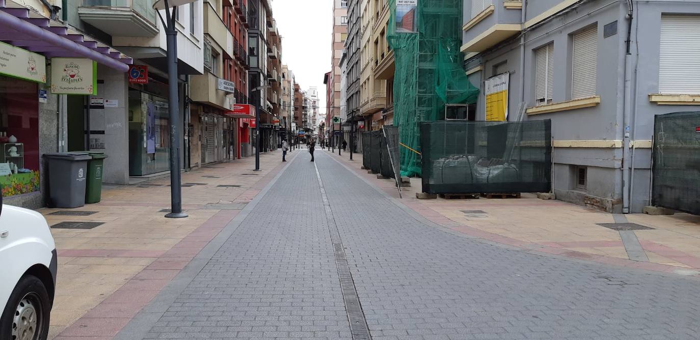 Finalizada ya la moratoria para el cierre de las actividades no esenciales con el objetivo de limitar aún más la movilidad. Se percibe que la afluencia de gente y de vehículos es menor que otros días laborables de la cuarentena.
