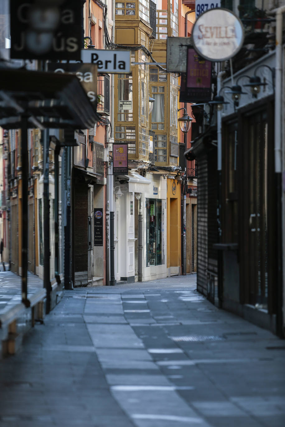 Fotos: León, una ciudad 'fantasma', bajo el objetivo de Carlos S. Campillo