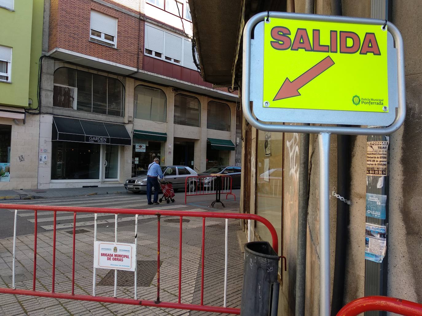 Fotos: Ponferrada recupera el mercado de los miércoles en la fase 1 del estado de alarma