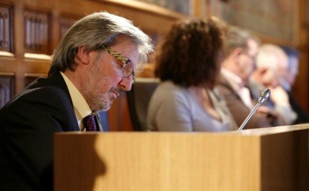 Perfil | Pedro Muñoz | Enfermero y campeón de halterofilia, a su aire en el escaño del PP