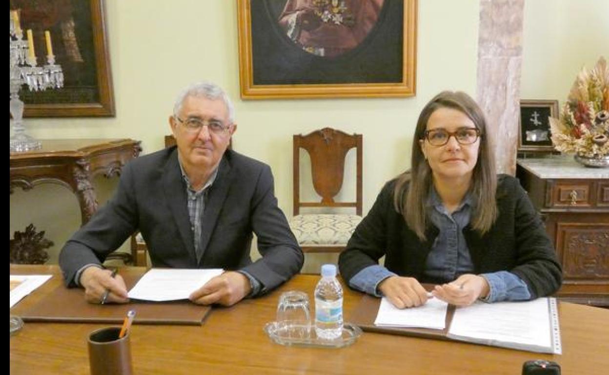 El delegado de Pastoral Educativa de la Diócesis de Astorga, Máximo Álvarez, junto a la coordinadora de Enseñanza, Rebeca Baelo.