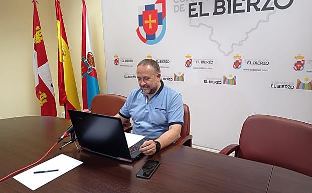 El presidente del Consejo Comarcal del Bierzo, durante la rueda de prensa telemática.