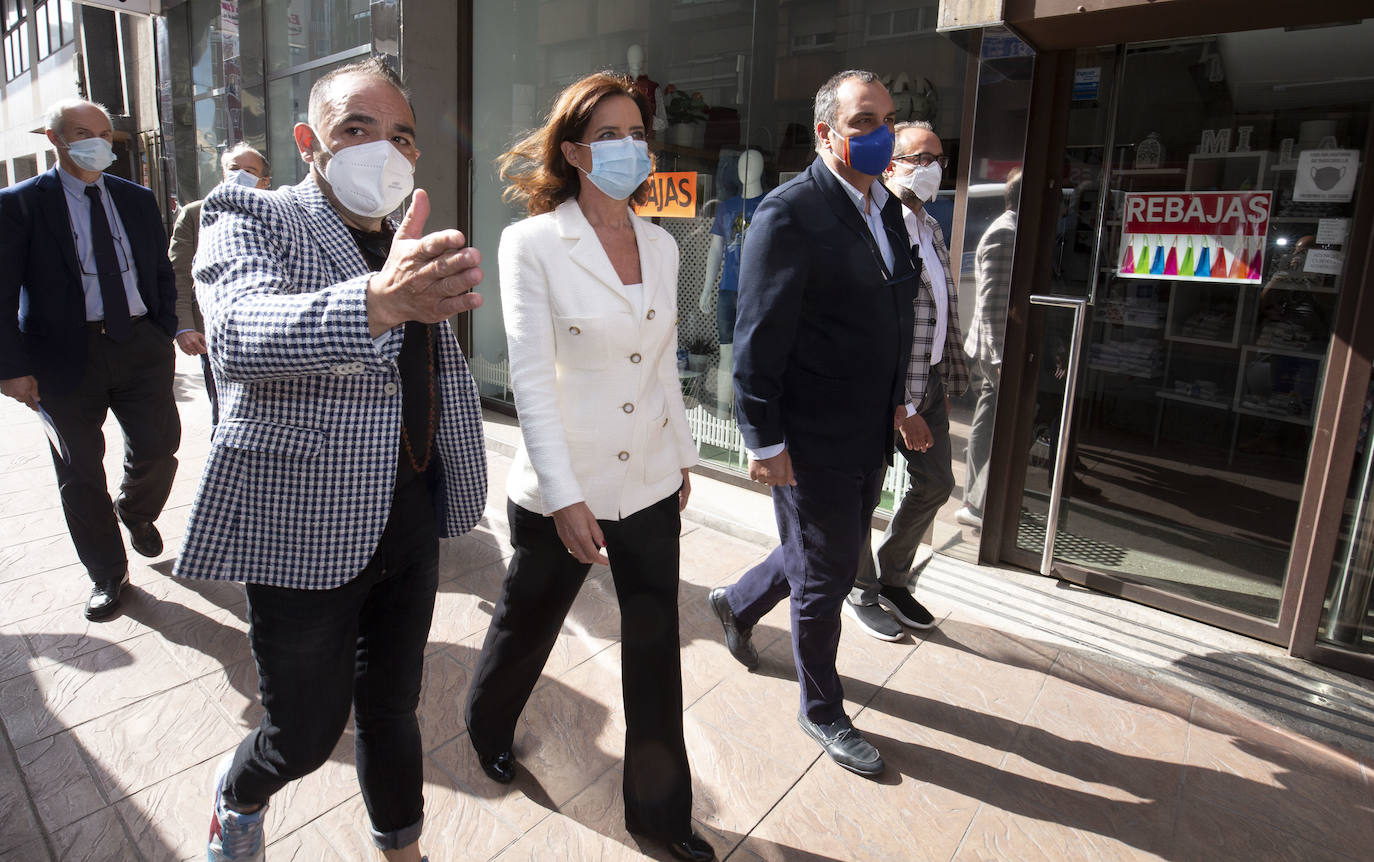 Fotos: La consejera de Empleo visita los comercios de Templarium