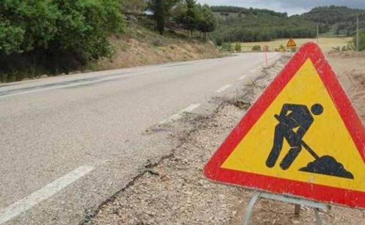 Cortan un tramo de la carretera LE-715 de Fresnedo a Fabero por obras de renovación del firme