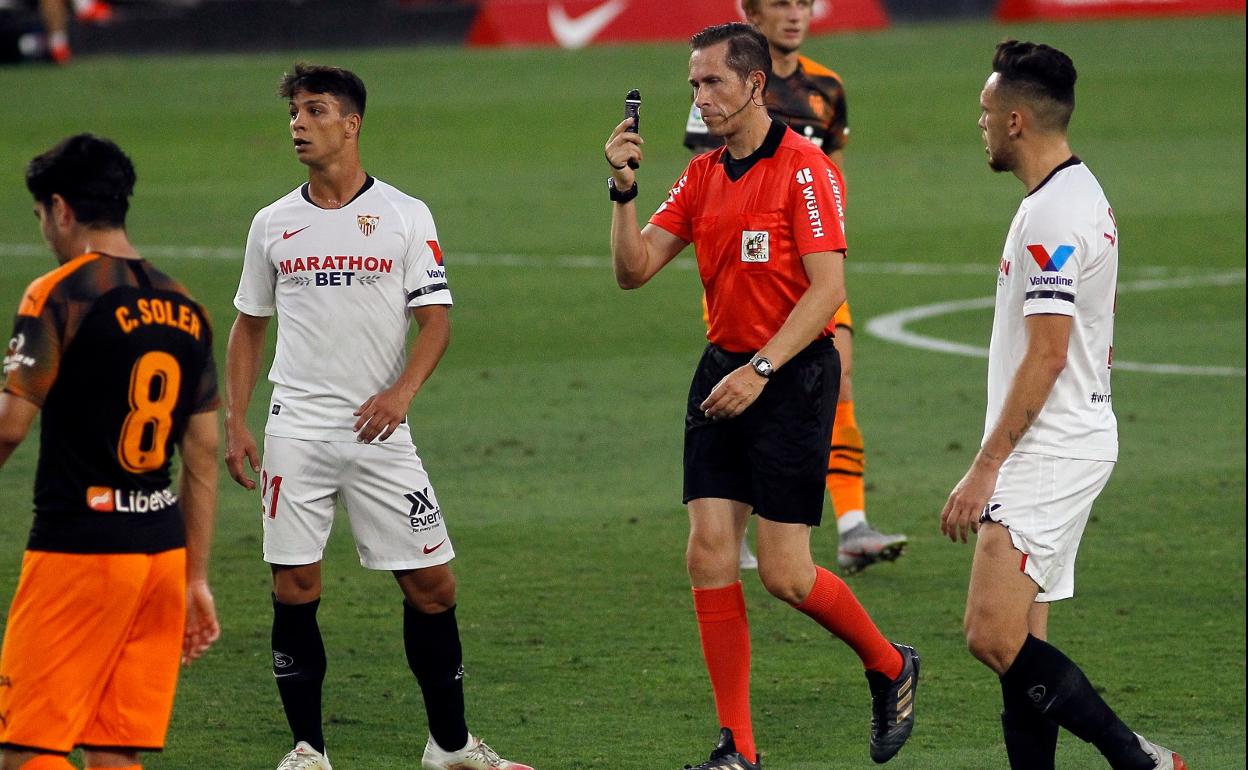 José Luis González González, durante el partido de este domingo entre Sevilla y Valencia.