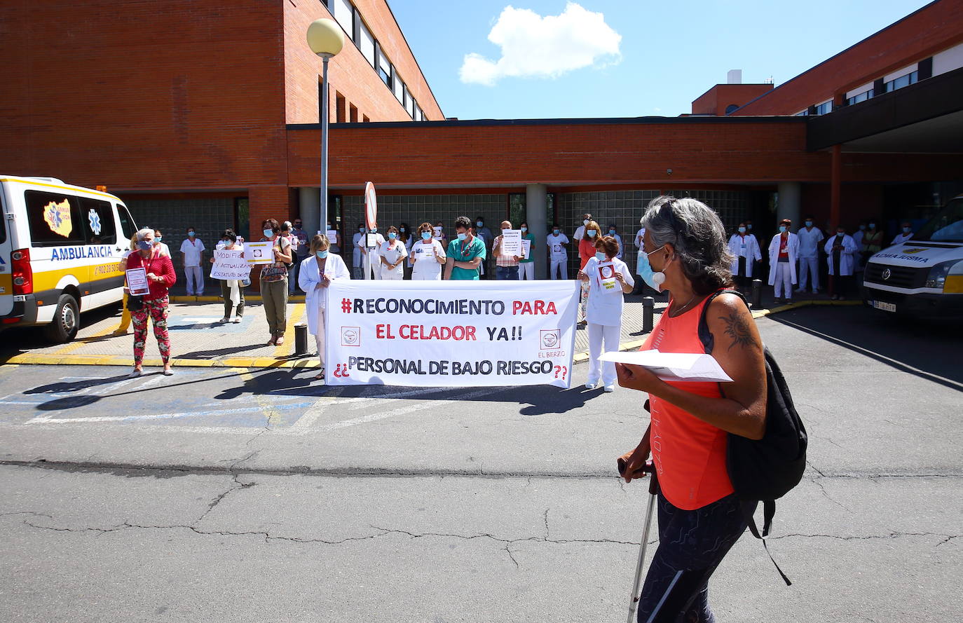 Fotos: Concentración de celadores en el Hospital El Bierzo