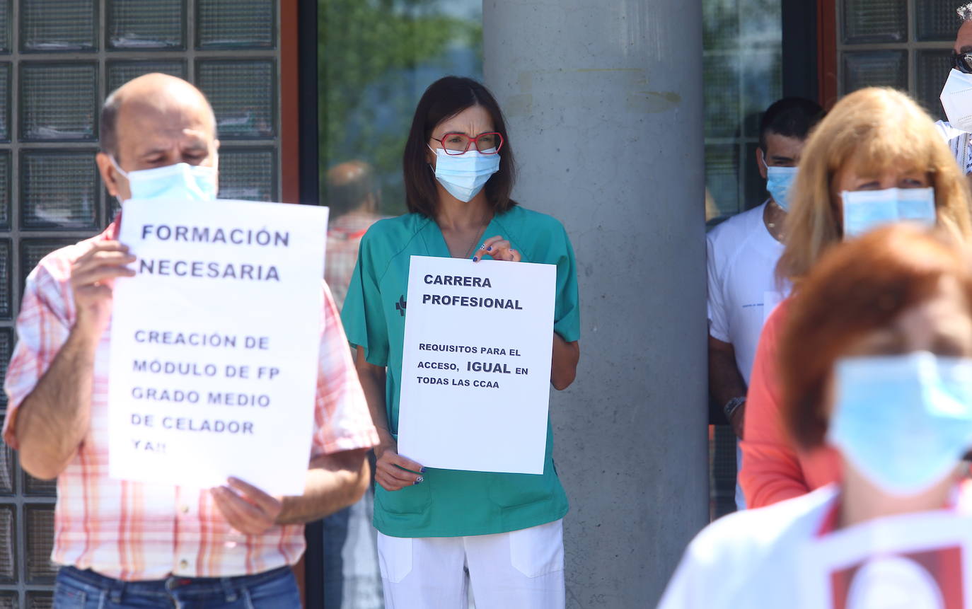 Fotos: Concentración de celadores en el Hospital El Bierzo