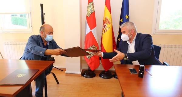 Fotos: Firma del convenio de colaboración para acondicionar la margen izquierda del río Quintana