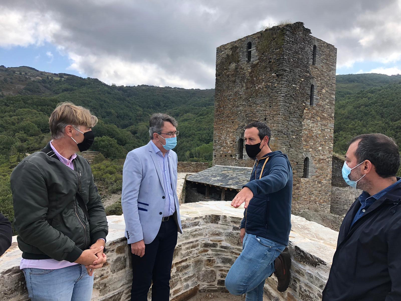 Fotos: La Junta inicia nuevas obras de protección de la torre del castillo de Balboa