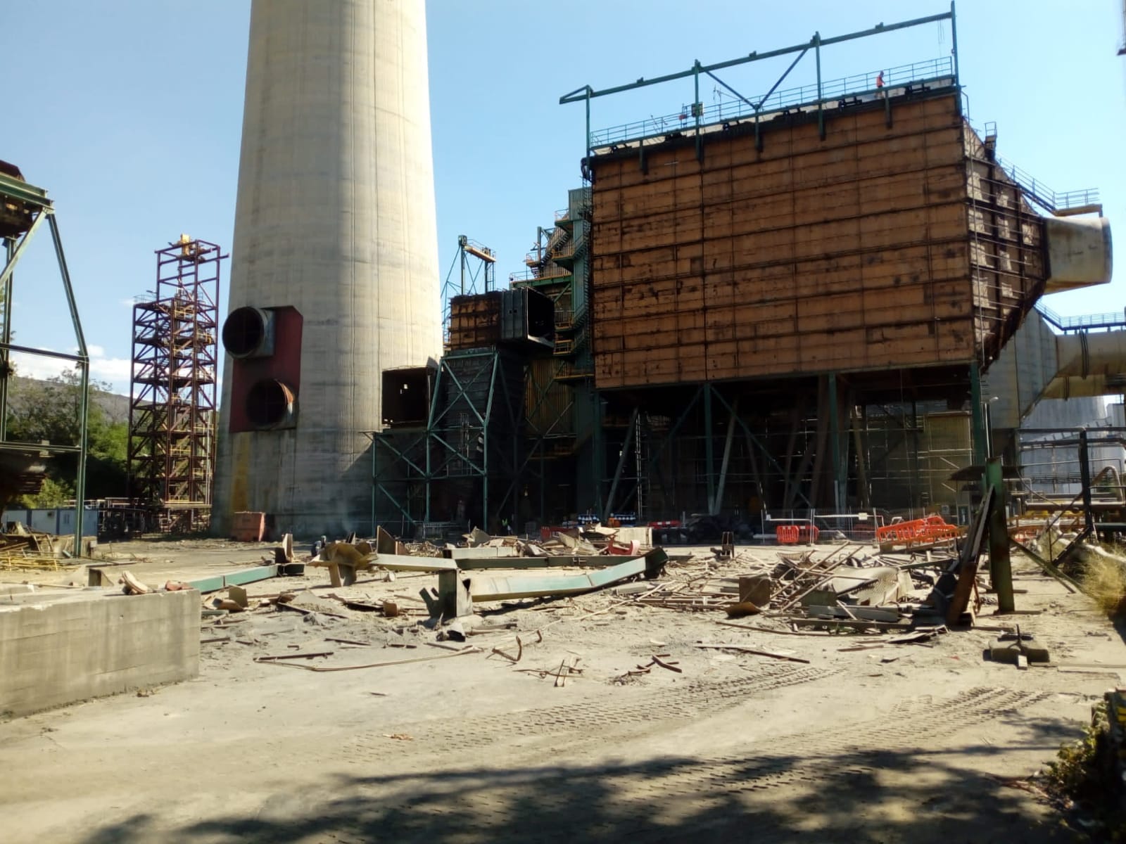 Fotos: Desmantelamiento de los grupos 1 y 2 de la central de Compostilla en Cubillos del Sil