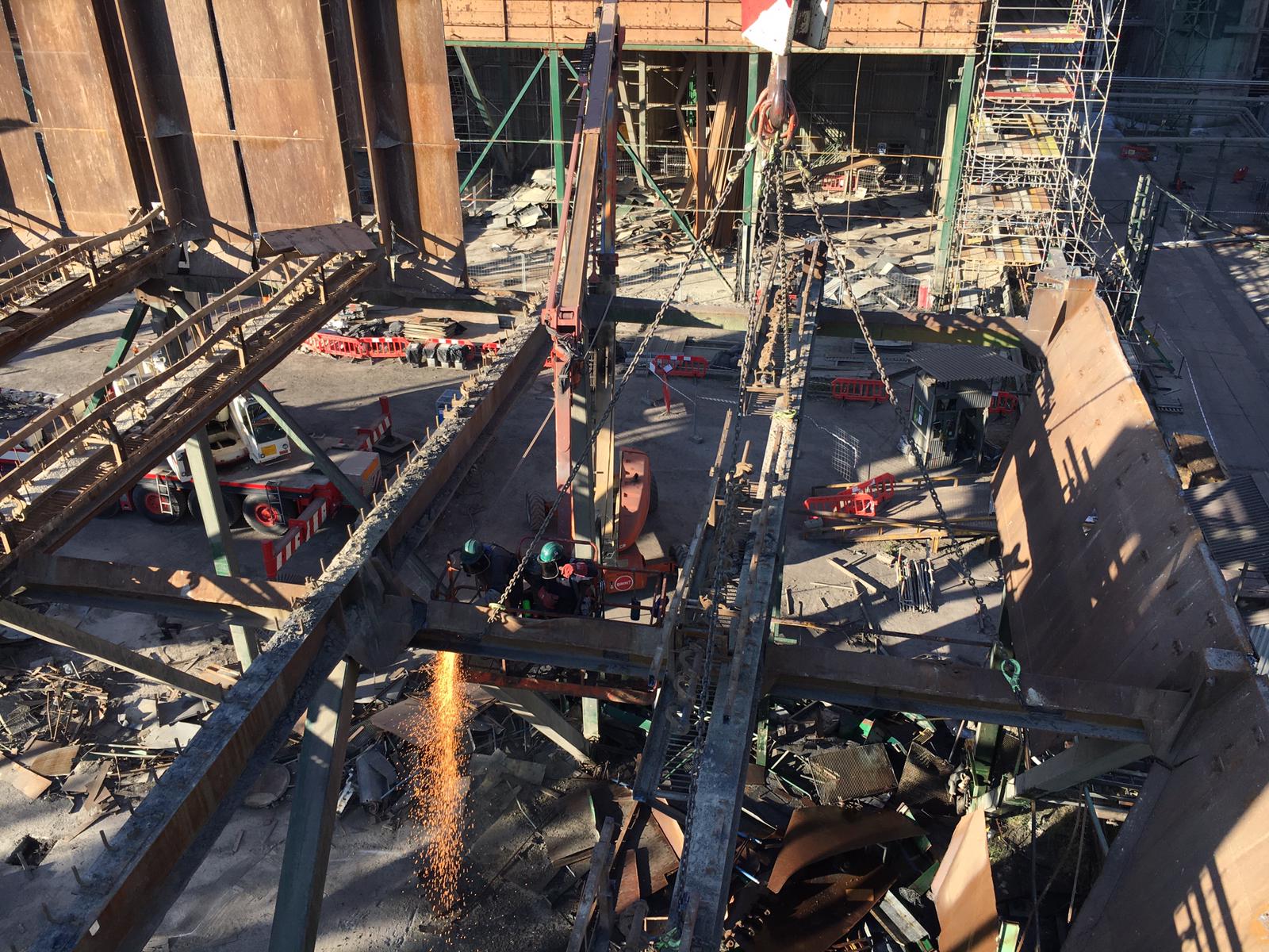 Fotos: Desmantelamiento de los grupos 1 y 2 de la central de Compostilla en Cubillos del Sil