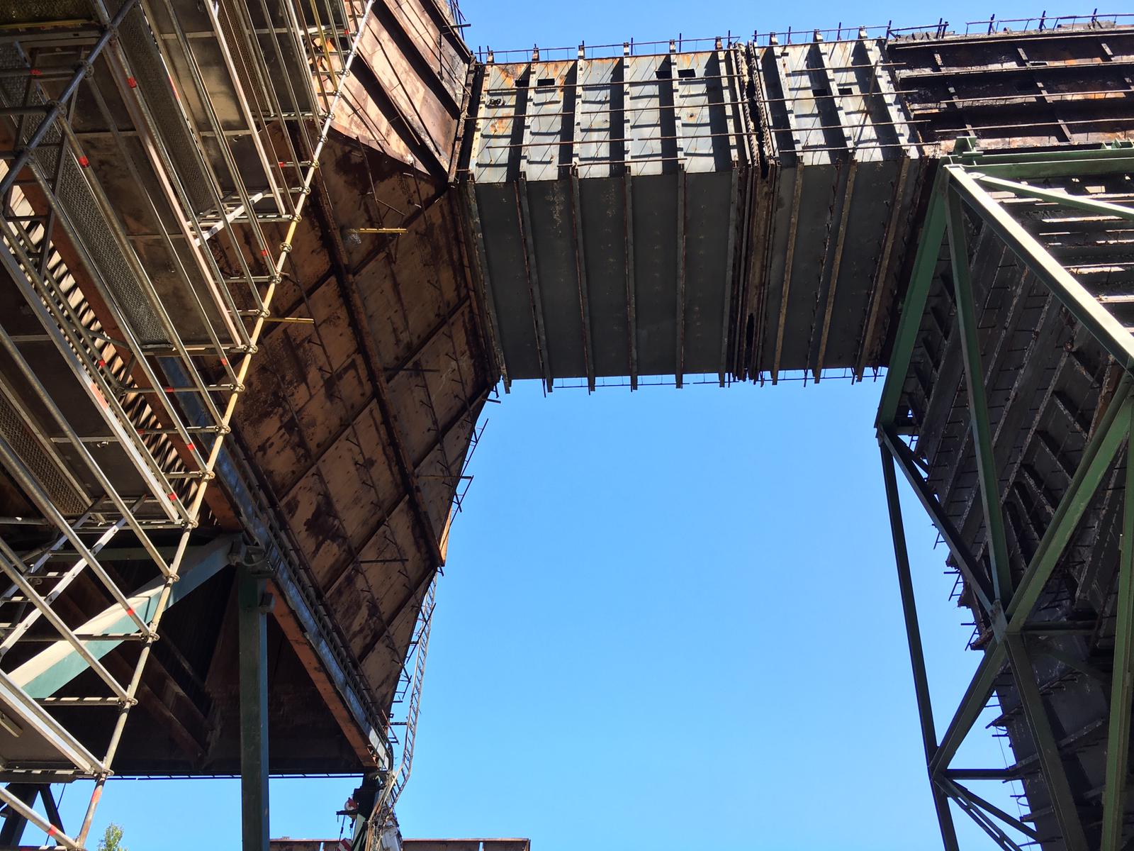 Fotos: Desmantelamiento de los grupos 1 y 2 de la central de Compostilla en Cubillos del Sil