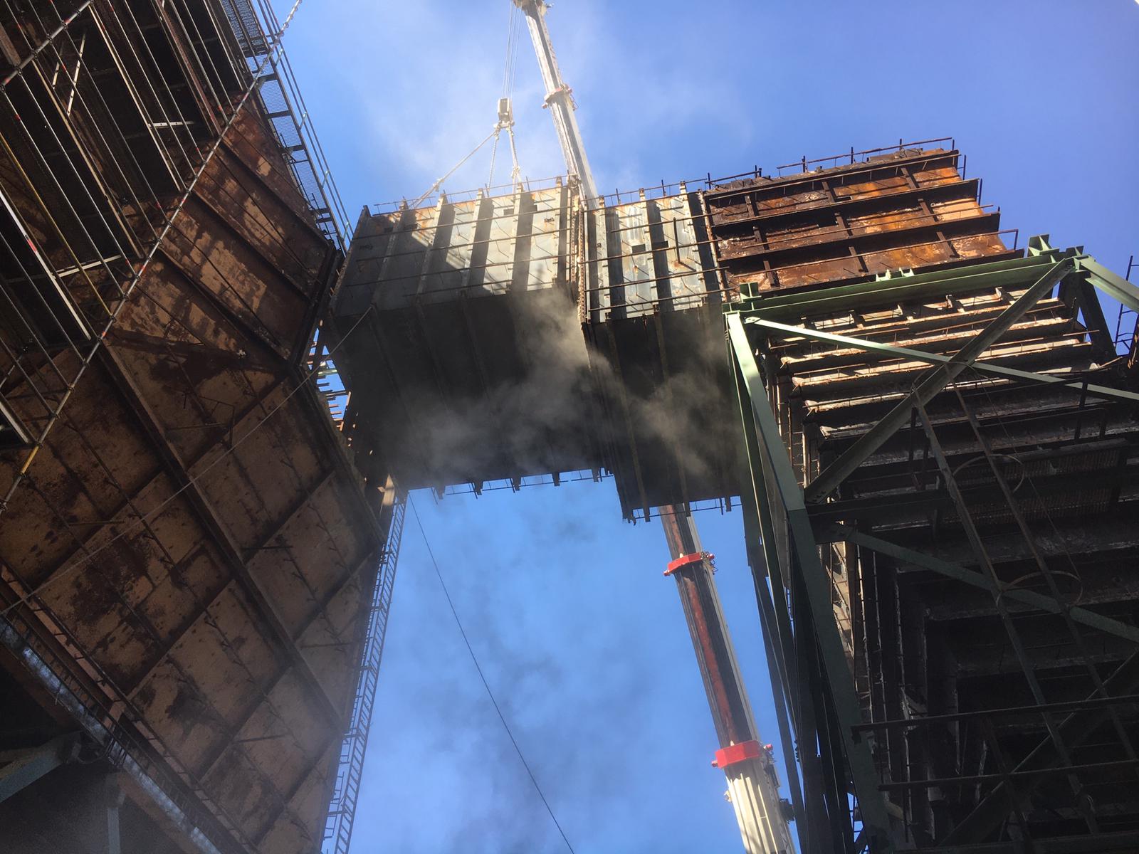 Fotos: Desmantelamiento de los grupos 1 y 2 de la central de Compostilla en Cubillos del Sil