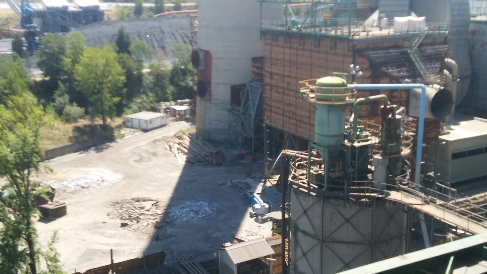 Fotos: Desmantelamiento de los grupos 1 y 2 de la central de Compostilla en Cubillos del Sil