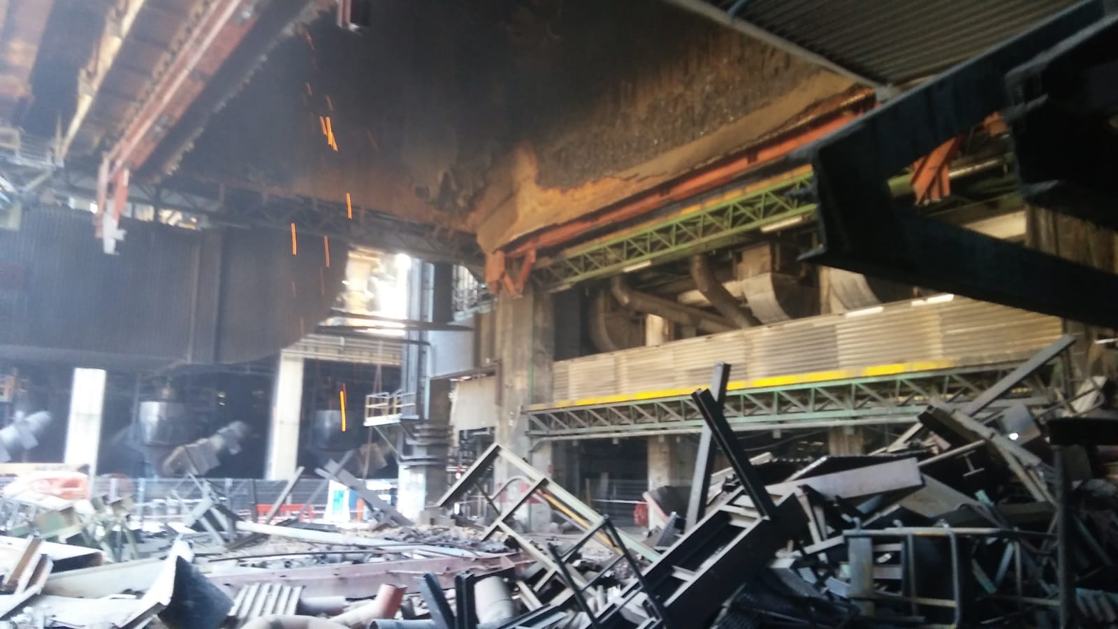 Fotos: Desmantelamiento de los grupos 1 y 2 de la central térmica de Compostilla II en Cubillos del Sil