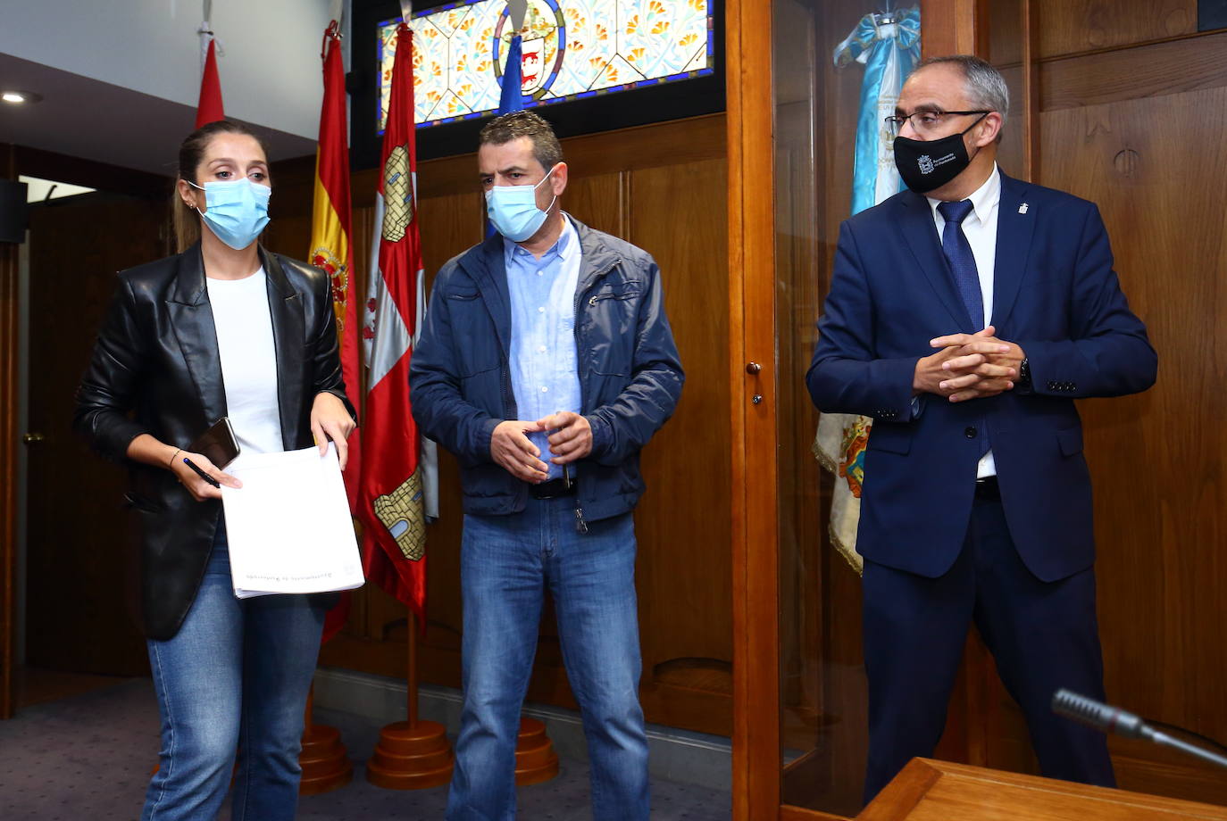 Fotos: El Ayuntamiento de Ponferrada y la Cámara de Comercio firman un convenio para apoyar al comercio local