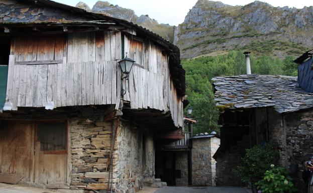 Arquitectura tradicional en Peñalba de Santiago.