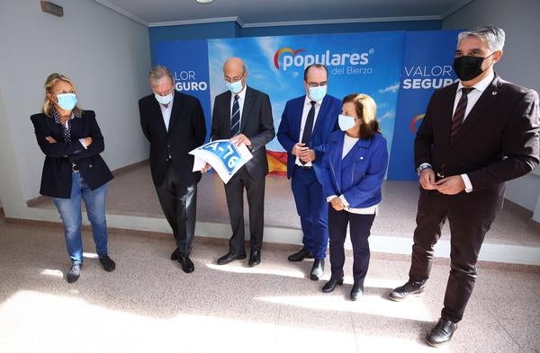 Fotos: Reunión de cargos del PP sobre las infraestructuras de comunicación entre El Bierzo y Galicia