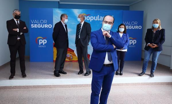 Fotos: Reunión de cargos del PP sobre las infraestructuras de comunicación entre El Bierzo y Galicia