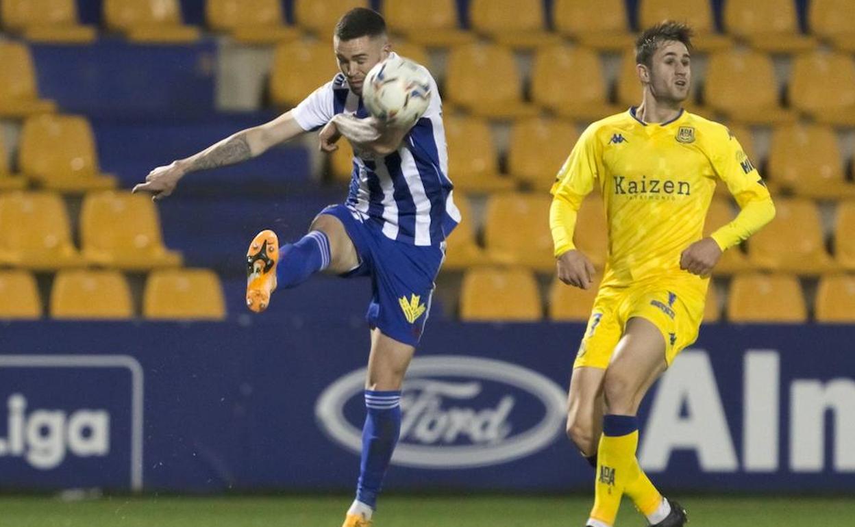 Manu Hernando, en un partido con la Deportiva.