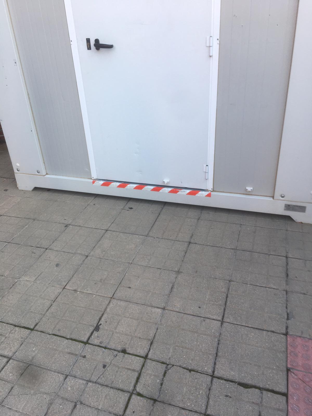 Los centros de salud del Bierzo han comenzado a recibir las casetas de obra con las que la Gerencia Regional de Salud (Sacyl) pretende 'humanizar' las esperas de los pacientes ayudándoles a sobrellevar el frío con la llegada del invierno.