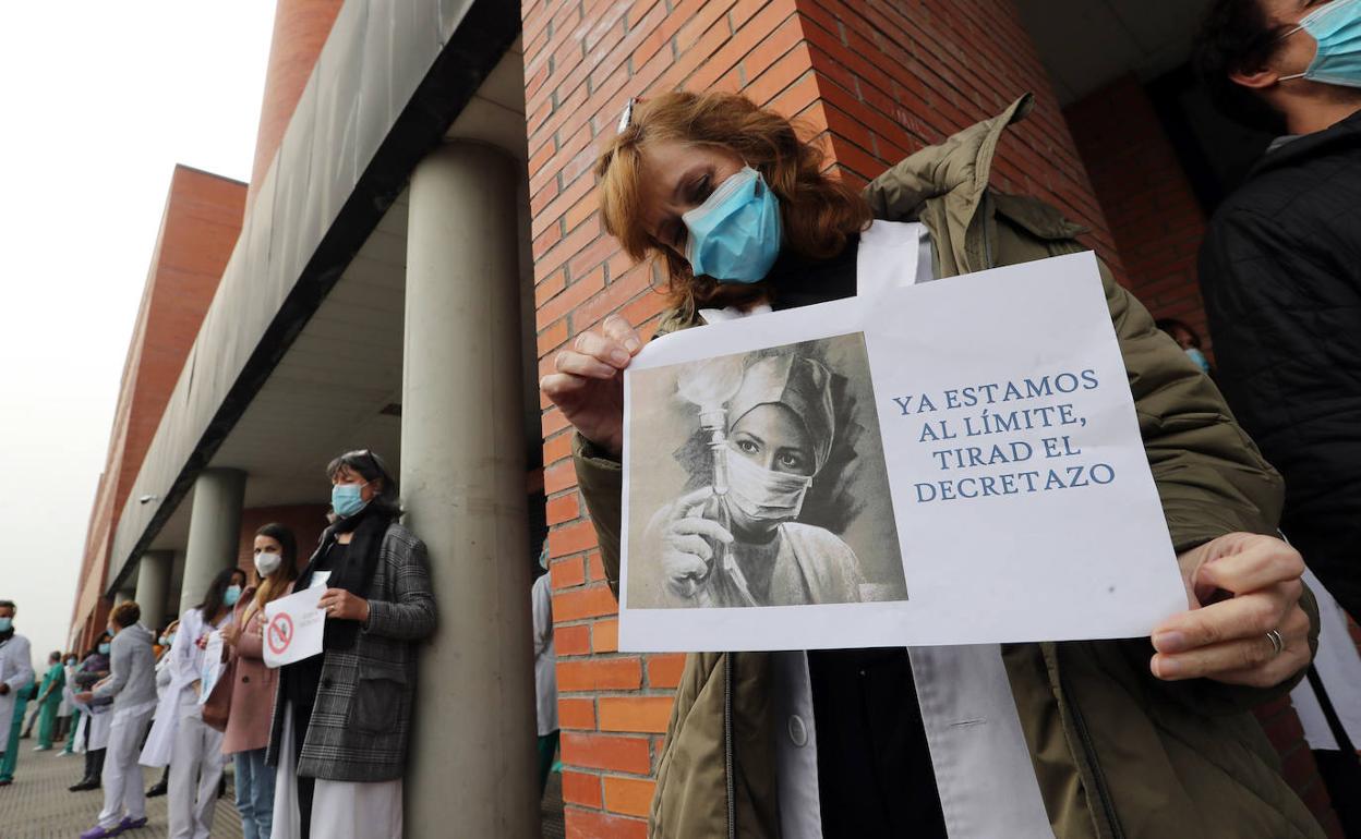 Imagen de la concentración en el Hospital del Bierzo.