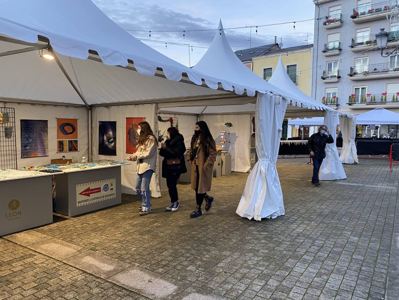 Fotos: Inauguración del mercado de Navidad en Ponferrada