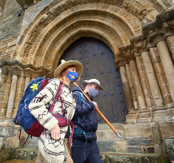 El presidente de la Junta de Castilla y León, Alfonso Fernández Mañueco, asiste a la apertura solemne de la Puerta del Perdón de la Iglesia de Santiago de Villafranca del Bierzo (León), con motivo del Año Santo Jacobeo