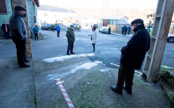 Fotos: Cribado masivo a los vecinos de varias localidades de Páramo del Sil