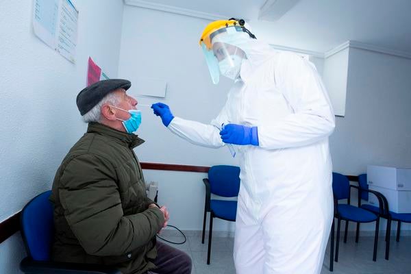 Fotos: Cribado masivo a los vecinos de varias localidades de Páramo del Sil