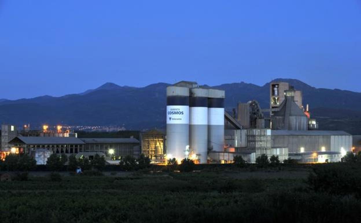 Planta de la cementera Cosmos en Toral de los Vados.