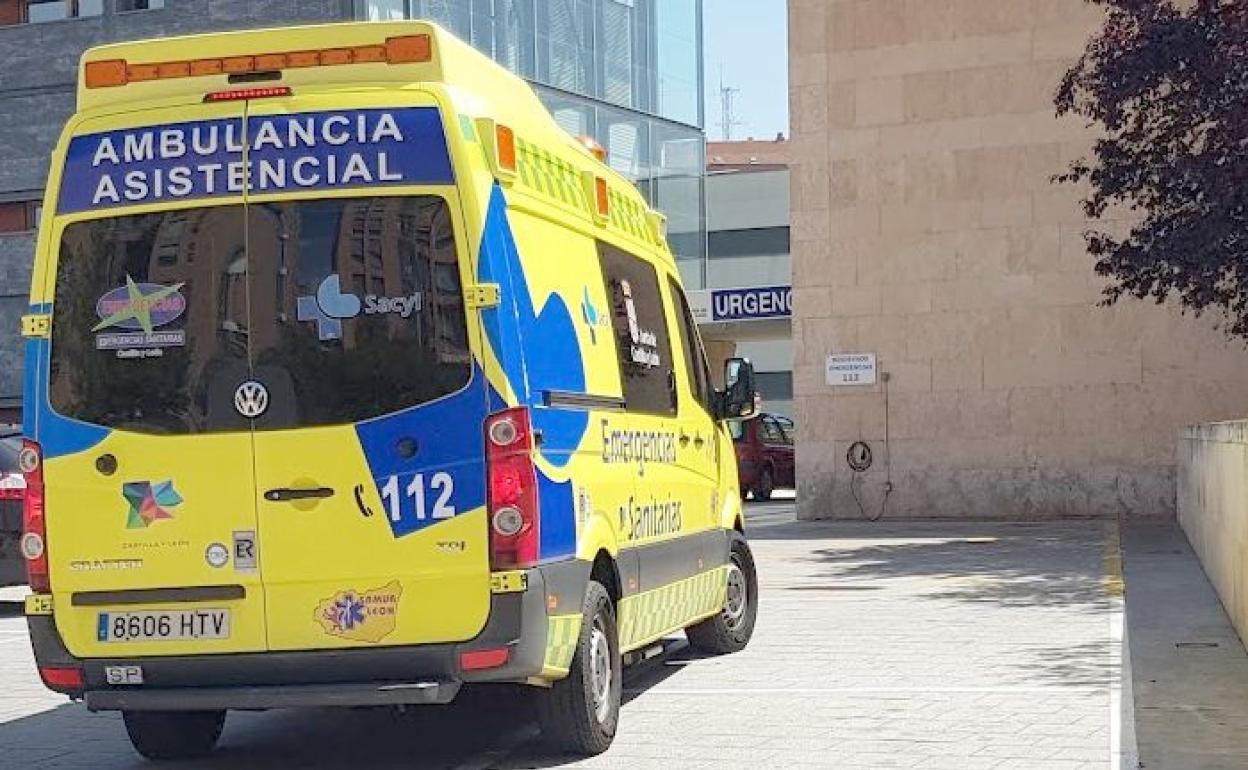 Imagen de una ambulancia de Emergencias Sacyl.