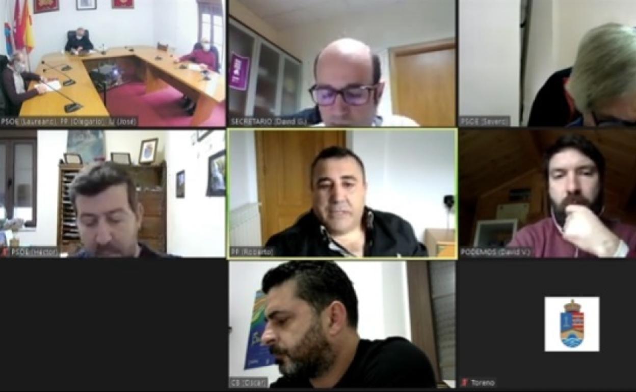 Imagen del pleno telemático celebrado en Toreno.