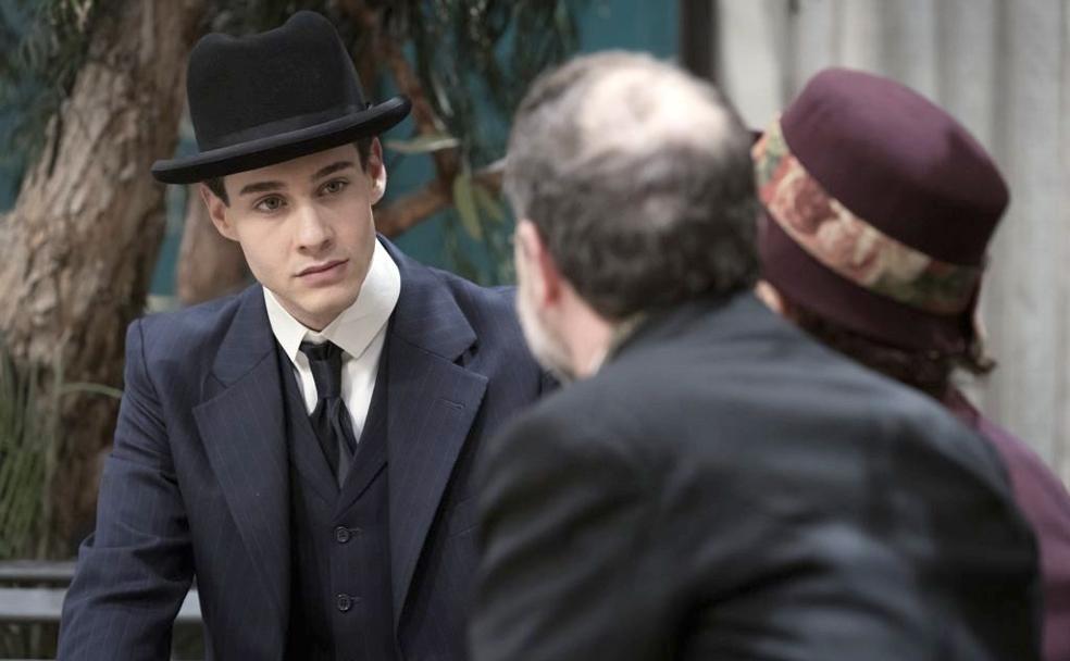 El joven actor leonés, Pablo Carro, en uan escena de la serie 'Acacias 38'.