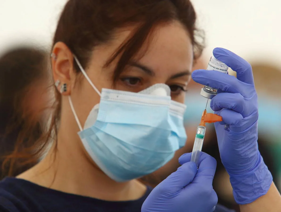 Fotos: Vacunación en el Hospital del Bierzo