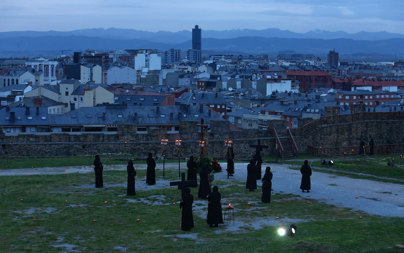 Fotos: Viacrucis Penitencial en Ponferrada