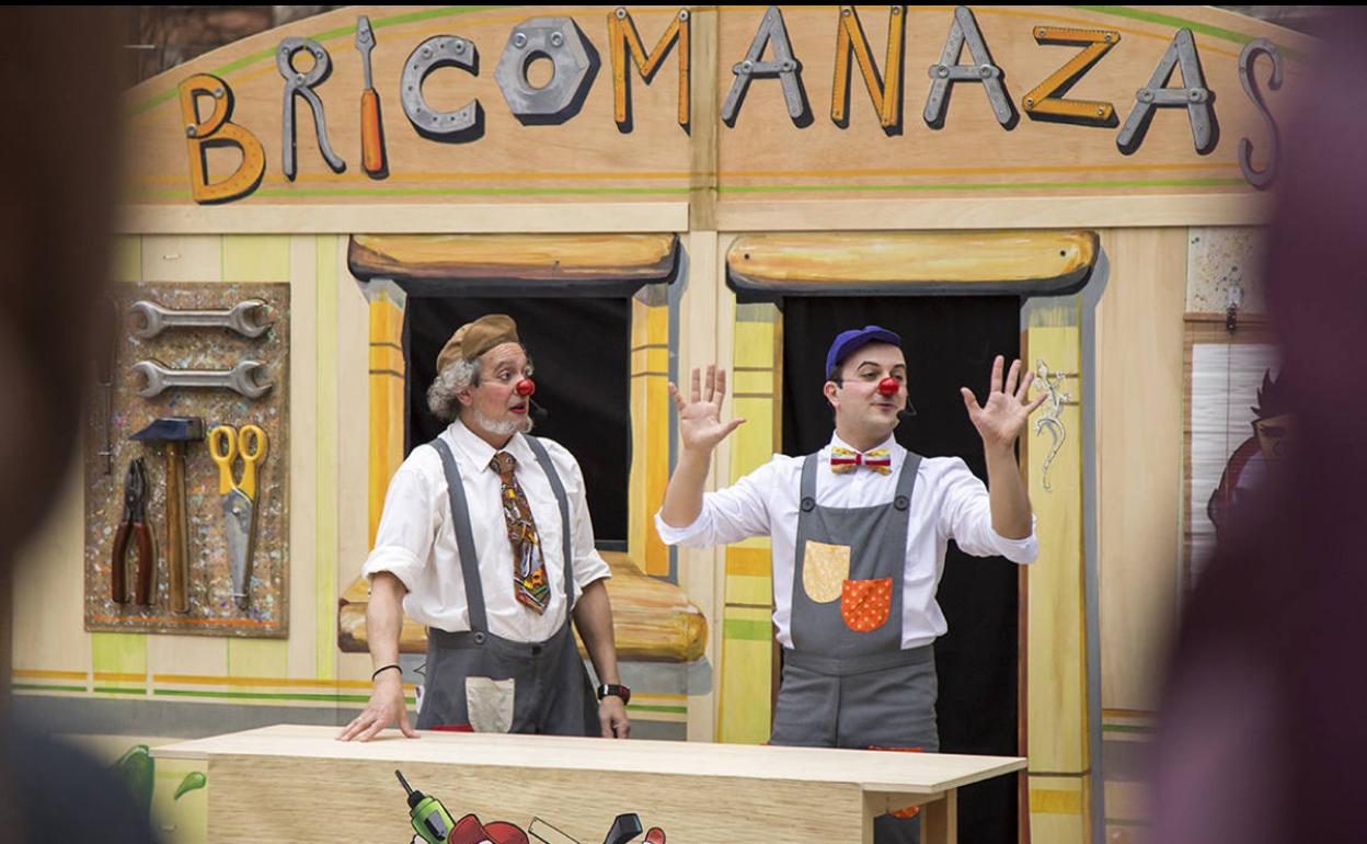 Imagen del montaje familiar 'Bricomanazas'.