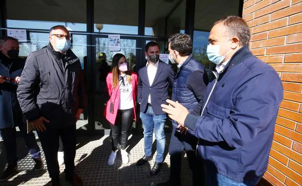 Fotos: Concentración en protesta por la situación de la sanidad del Bierzo