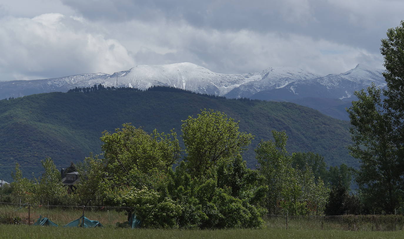 El Bierzo amanece con nevadas en las zonas más altas de esta zona de la provincia.
