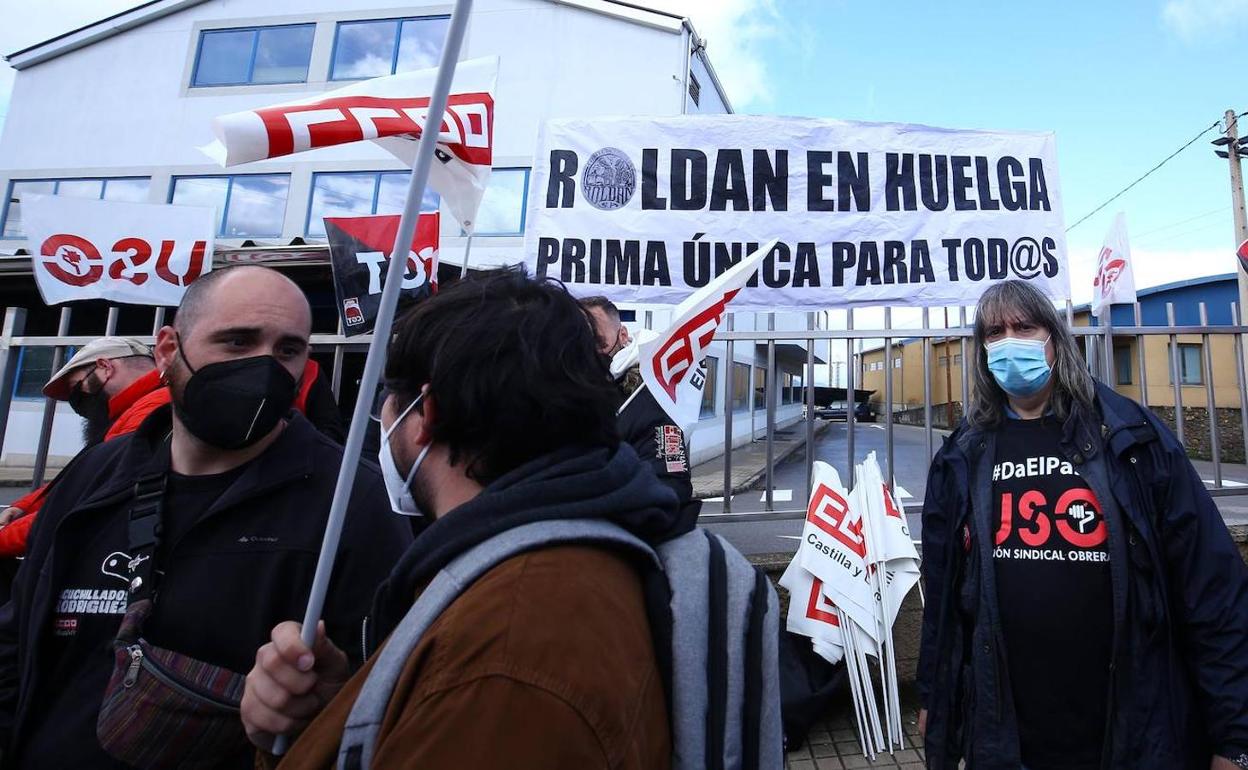 Imagen de la concentración del miércoles ante las instalaciones de Roldán.
