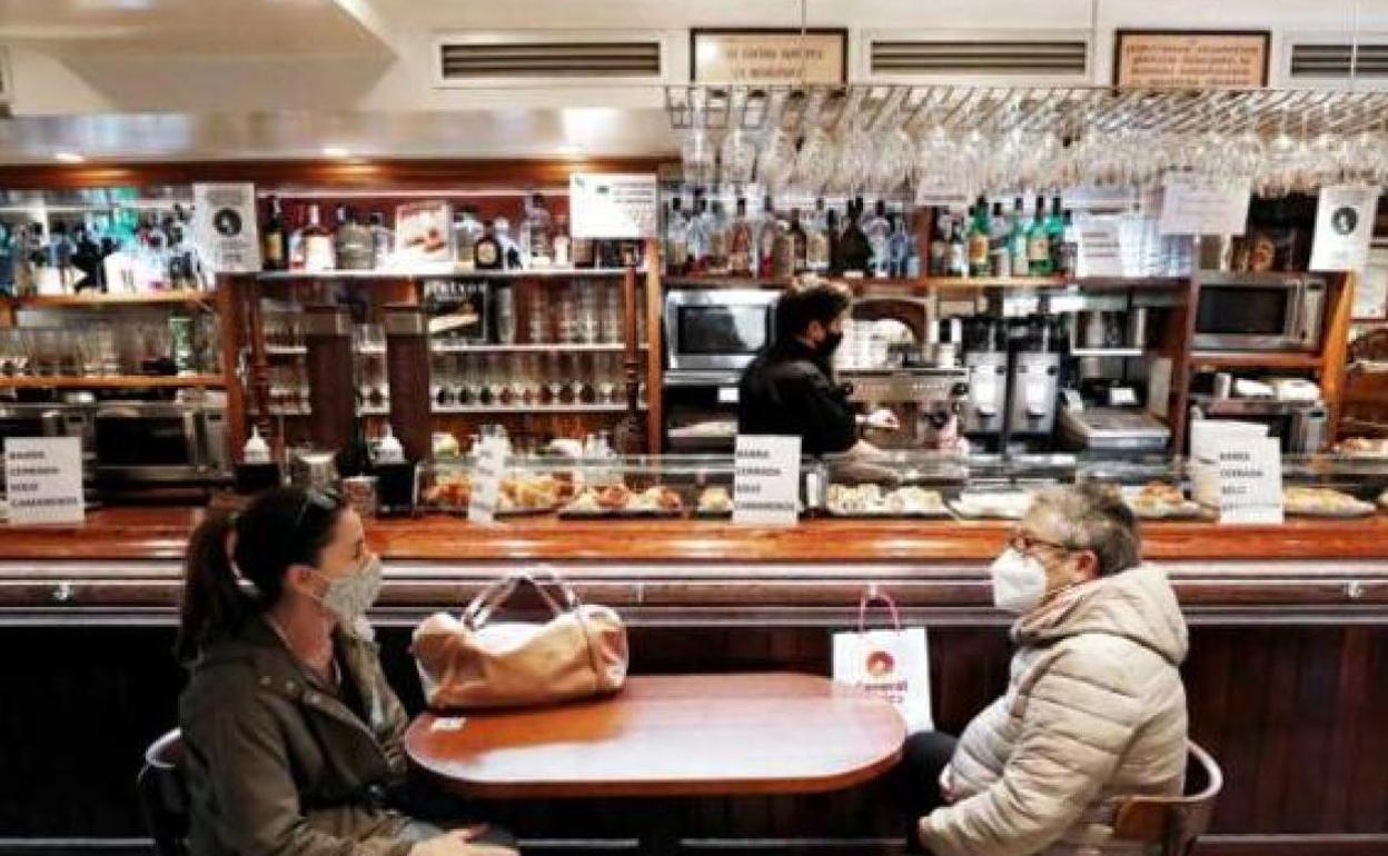 El interior de los establecimientos abnre en Villablino, Ponferrada y Valverde.