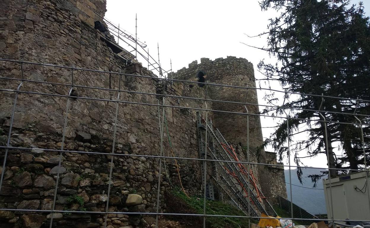 Imagen de las obras del Castillo Viejo de Ponferrada.