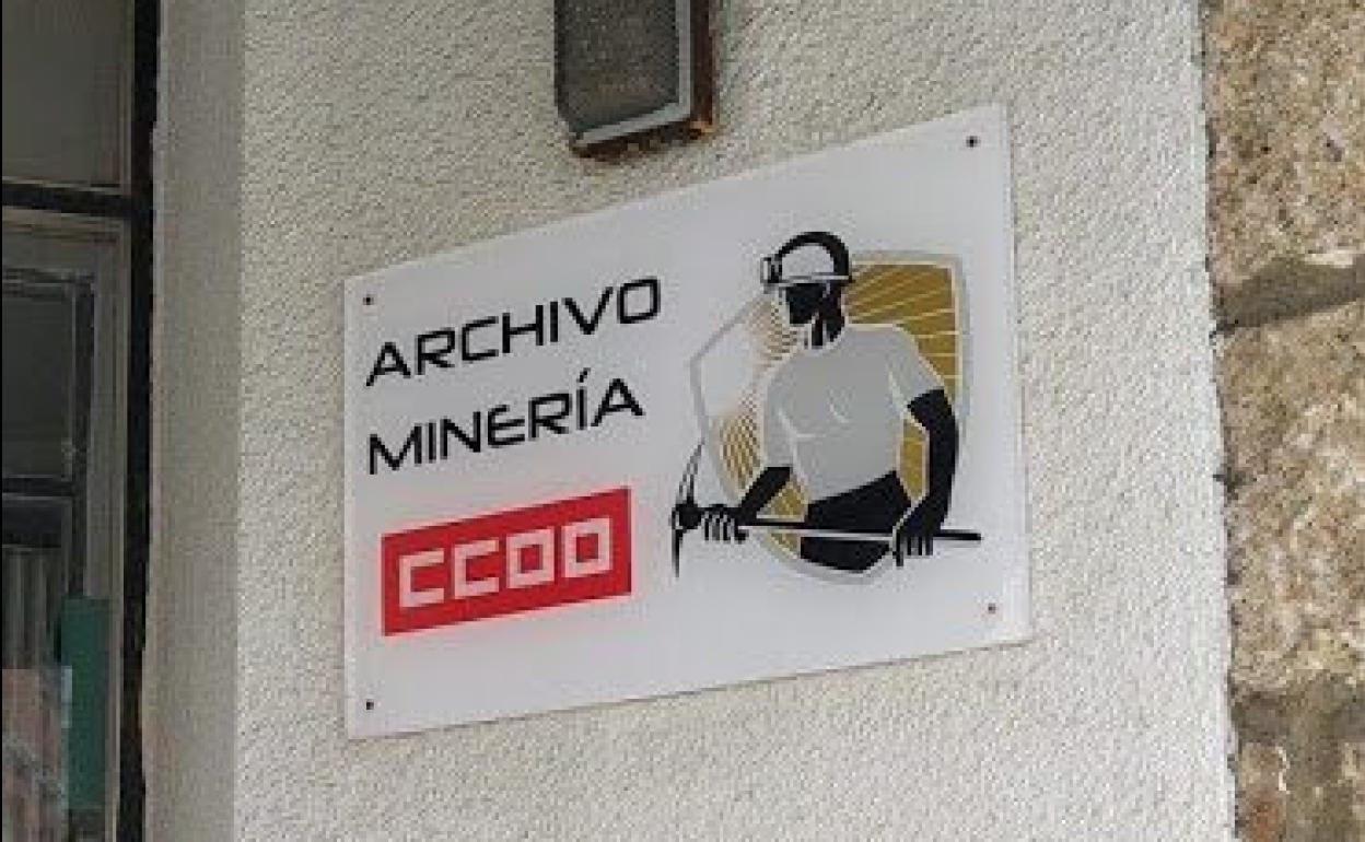 Entrada de la Sede de CCOO en Fabero donde se ha instalado el Archivo Minero.