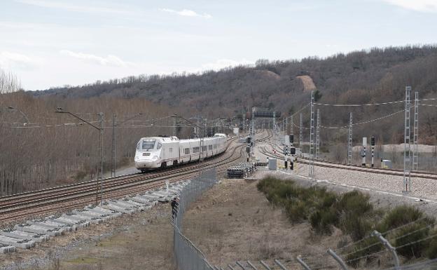 IU del Bierzo exige a Ábalos el «compromiso» de mejorar las conexiones en tren ante su visita de mañana a Ponferrada