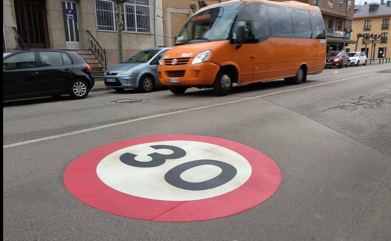 Zona 30 en la avenida del Castillo de Ponferrada.