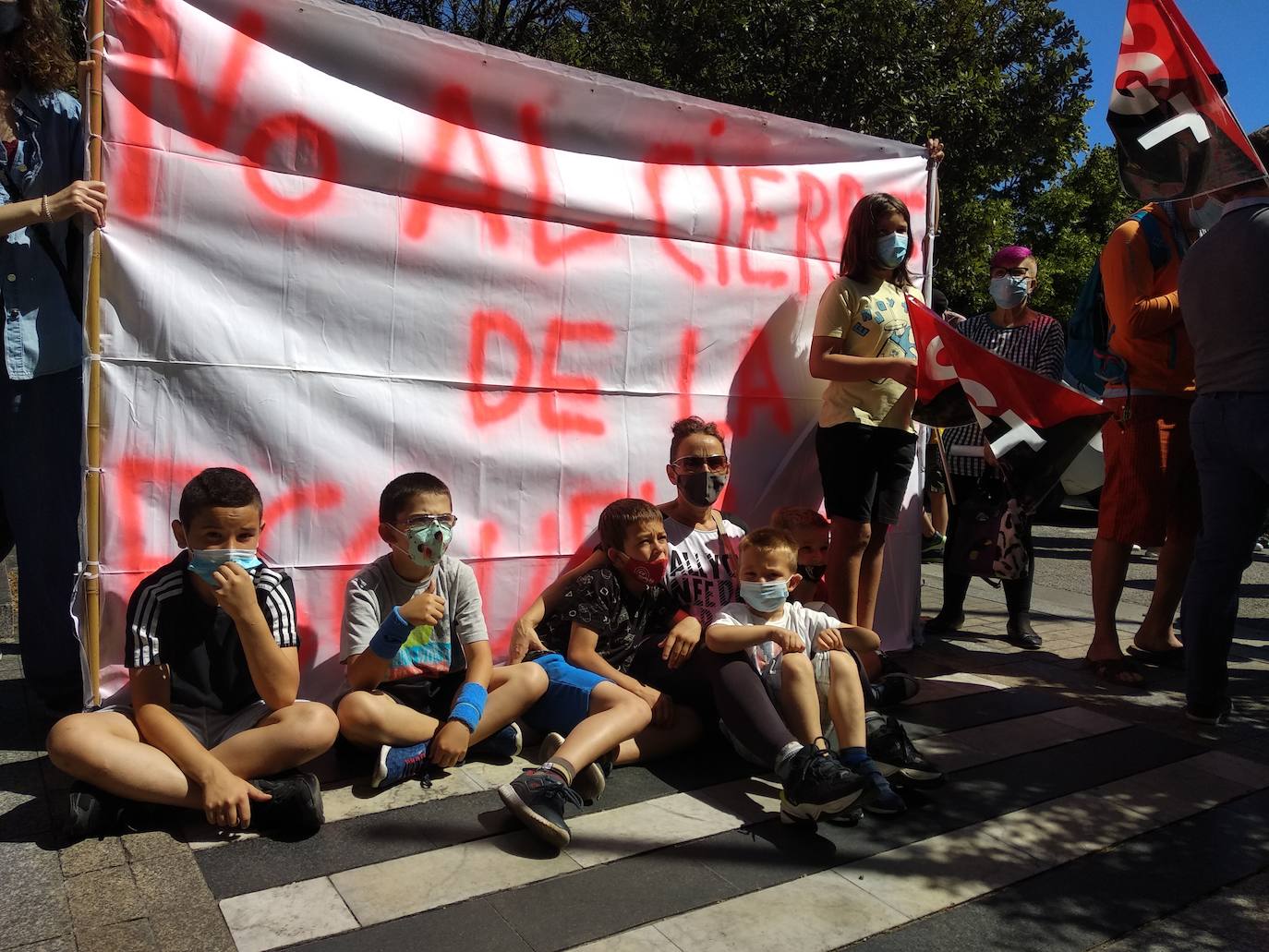 Protesta contra el cierre de la Escuela Hogar de Ponferrada.