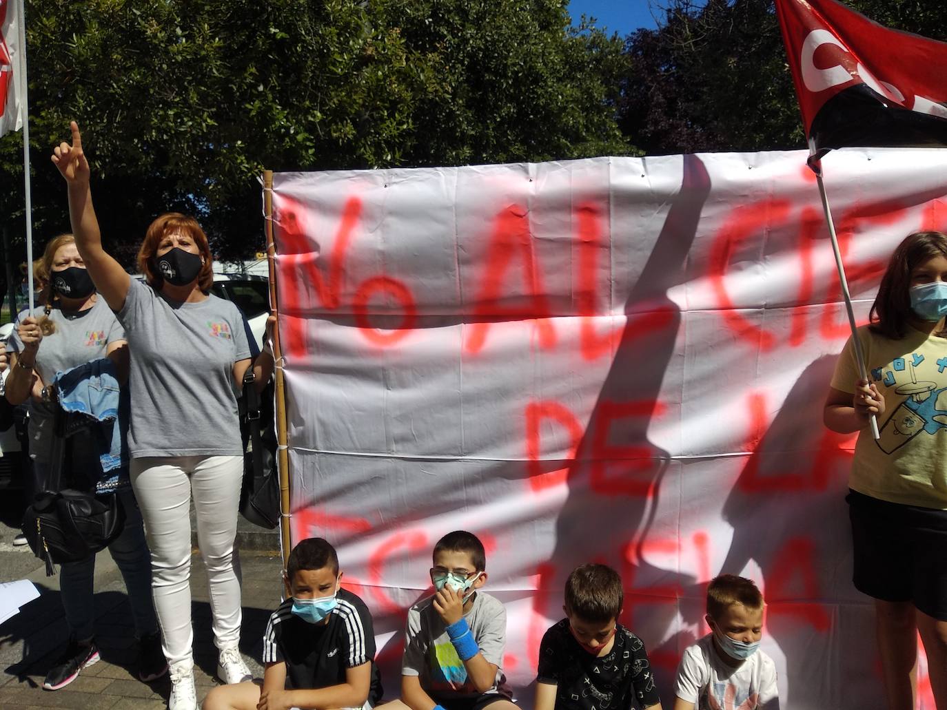 Protesta contra el cierre de la Escuela Hogar de Ponferrada.