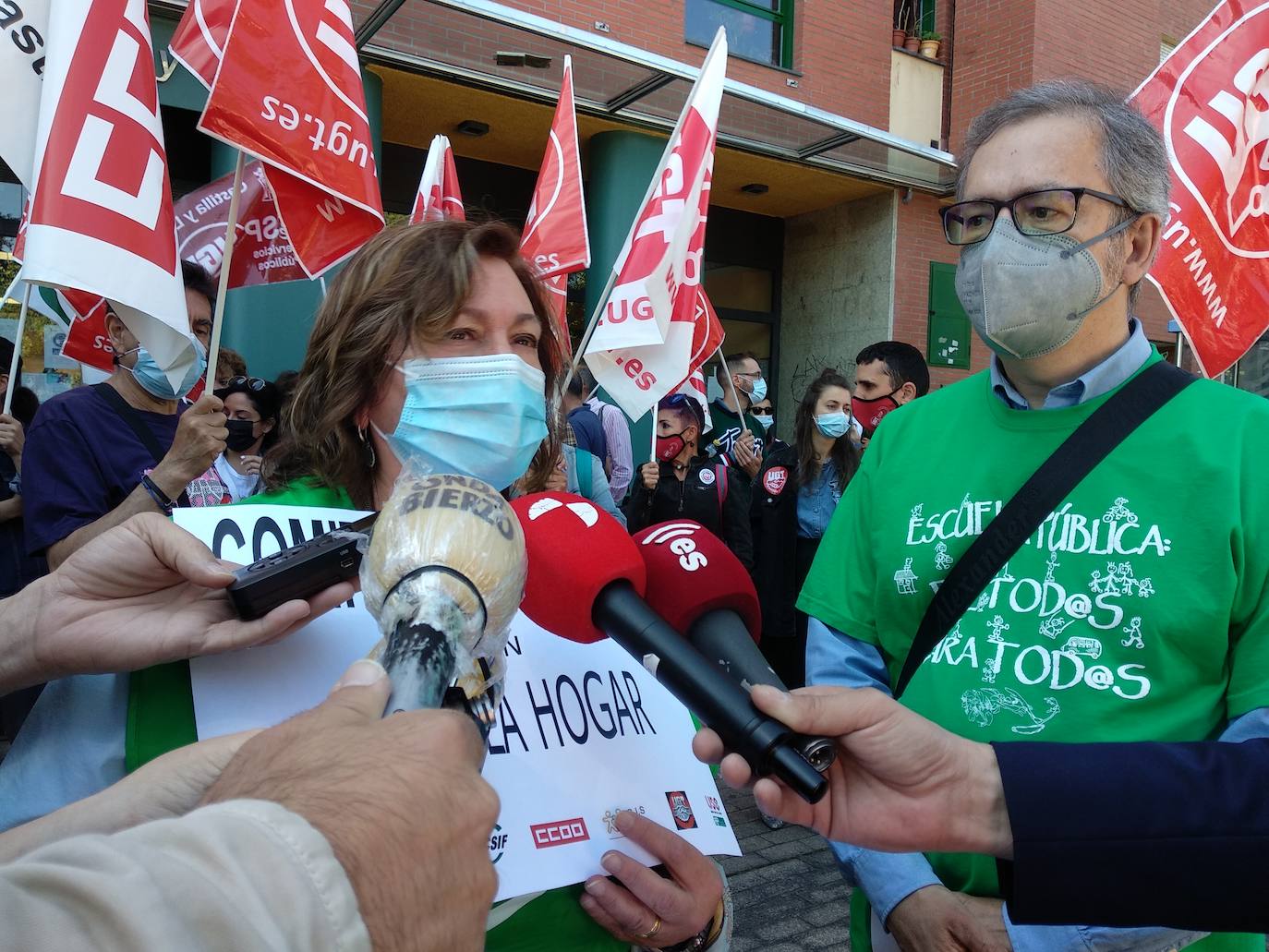 Protesta contra el cierre de la Escuela Hogar de Ponferrada.